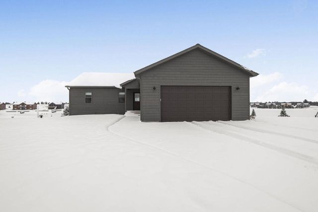 N8620 N Log Cabin Court, New Lisbon, WI 53950