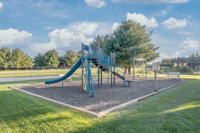 N8620 N Log Cabin Court, New Lisbon, WI 53950