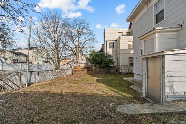 11 Lafayette Place 1, Yonkers, NY 10701