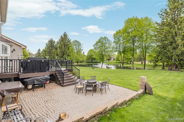 865 Drakeshire Drive, Commerce Twp, MI 48390