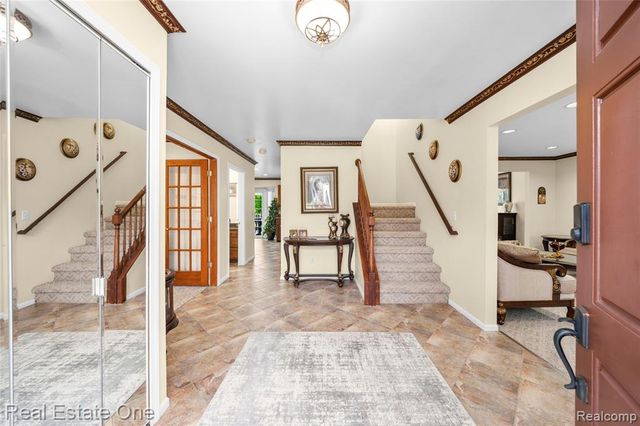 865 Drakeshire Drive, Commerce Twp, MI 48390