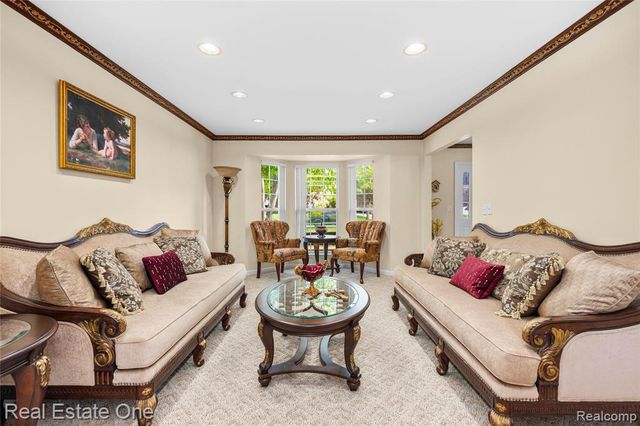 865 Drakeshire Drive, Commerce Twp, MI 48390