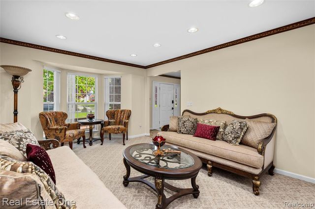 865 Drakeshire Drive, Commerce Twp, MI 48390