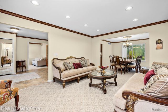 865 Drakeshire Drive, Commerce Twp, MI 48390