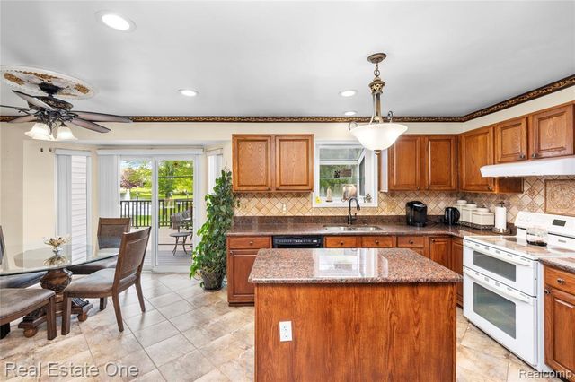 865 Drakeshire Drive, Commerce Twp, MI 48390