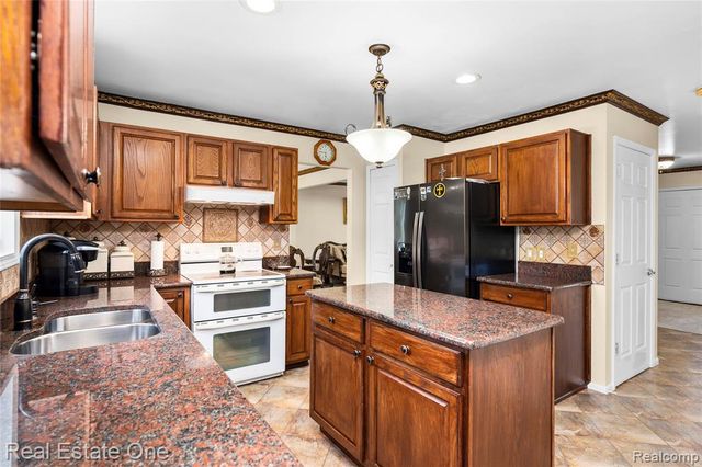 865 Drakeshire Drive, Commerce Twp, MI 48390