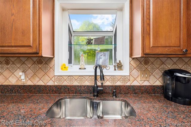 865 Drakeshire Drive, Commerce Twp, MI 48390