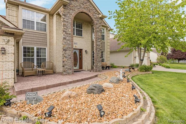 865 Drakeshire Drive, Commerce Twp, MI 48390
