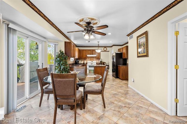 865 Drakeshire Drive, Commerce Twp, MI 48390