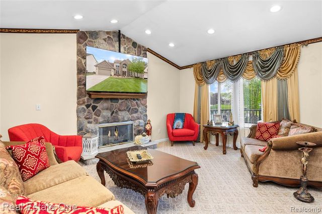 865 Drakeshire Drive, Commerce Twp, MI 48390