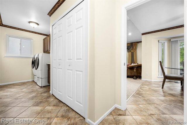865 Drakeshire Drive, Commerce Twp, MI 48390
