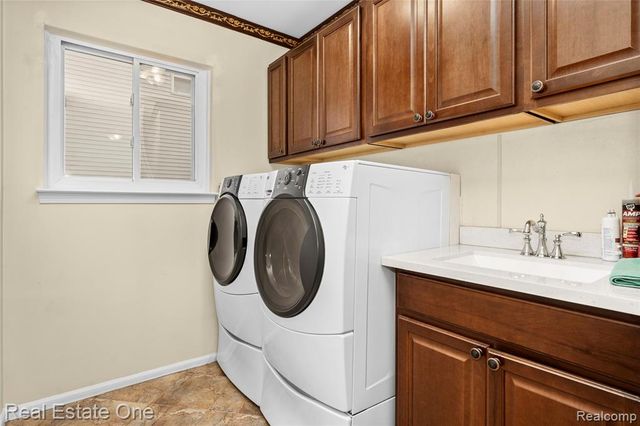 865 Drakeshire Drive, Commerce Twp, MI 48390