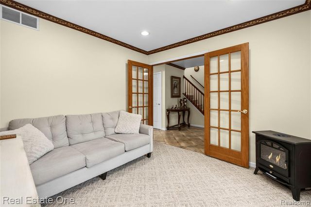 865 Drakeshire Drive, Commerce Twp, MI 48390