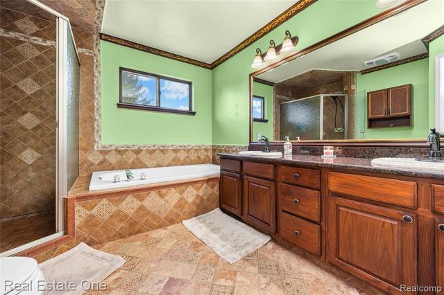 865 Drakeshire Drive, Commerce Twp, MI 48390