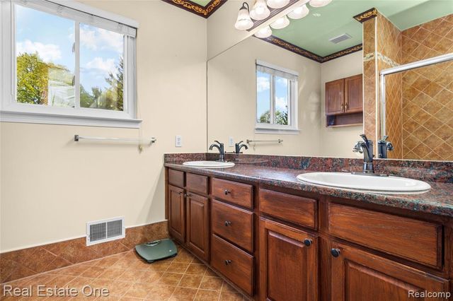 865 Drakeshire Drive, Commerce Twp, MI 48390