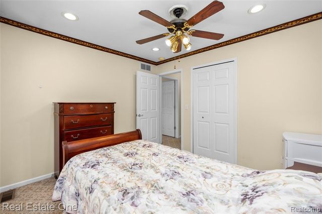 865 Drakeshire Drive, Commerce Twp, MI 48390