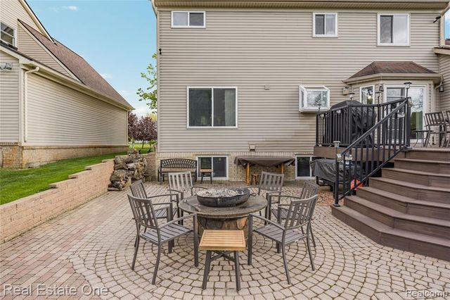 865 Drakeshire Drive, Commerce Twp, MI 48390