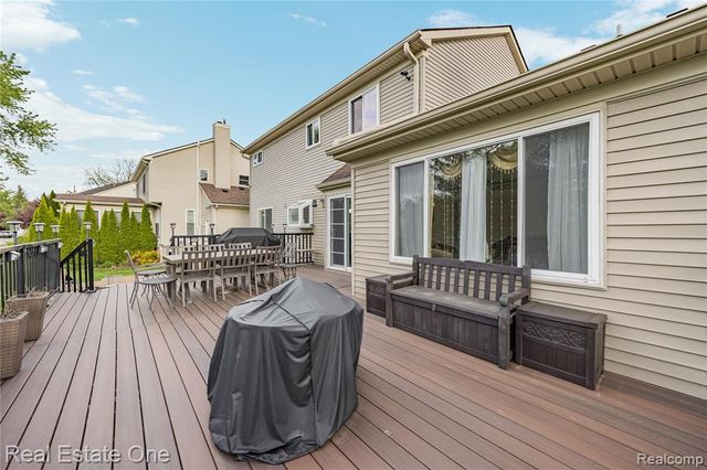 865 Drakeshire Drive, Commerce Twp, MI 48390