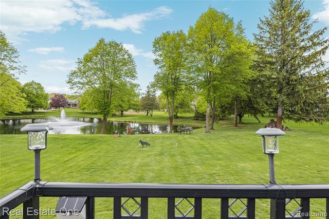 865 Drakeshire Drive, Commerce Twp, MI 48390