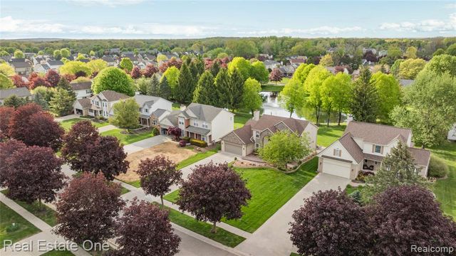 865 Drakeshire Drive, Commerce Twp, MI 48390