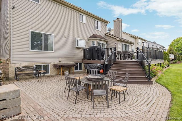 865 Drakeshire Drive, Commerce Twp, MI 48390