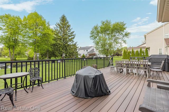 865 Drakeshire Drive, Commerce Twp, MI 48390