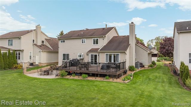 865 Drakeshire Drive, Commerce Twp, MI 48390