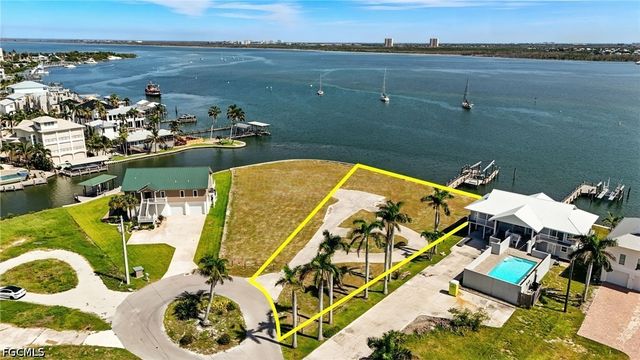 655 Matanzas CT, Fort Myers Beach, FL 33931