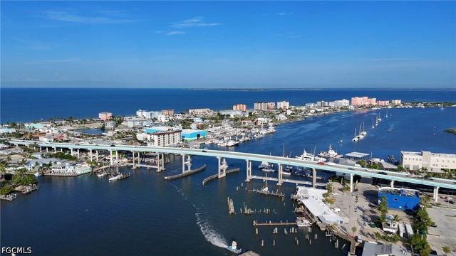 655 Matanzas CT, Fort Myers Beach, FL 33931