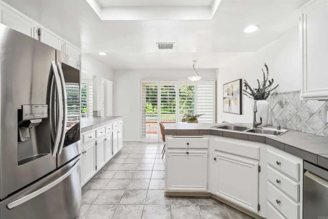1260 Via Portofino, San Marcos, CA 92078