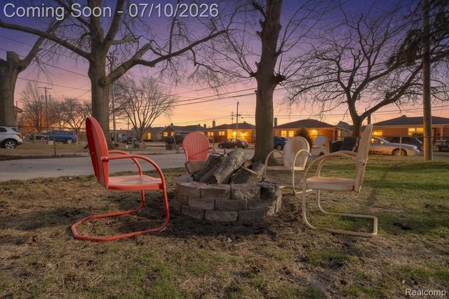 22453 E 10 Mile Road, St. Clair Shores, MI 48080