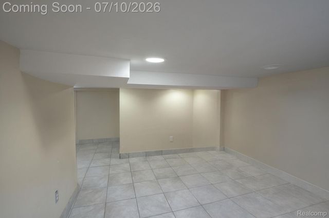 22453 E 10 Mile Road, St. Clair Shores, MI 48080