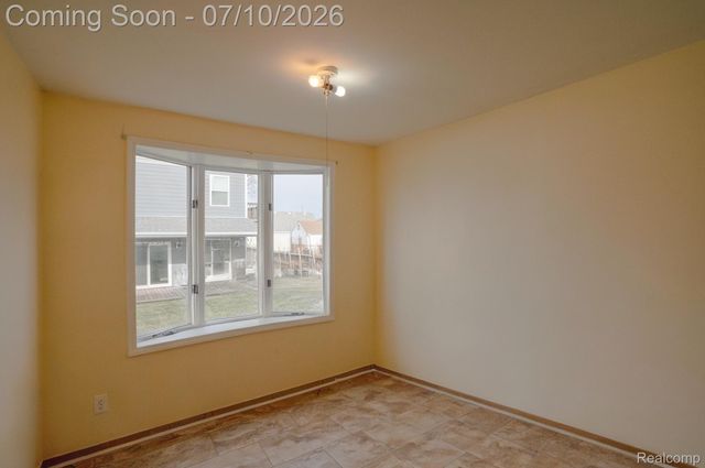 22453 E 10 Mile Road, St. Clair Shores, MI 48080