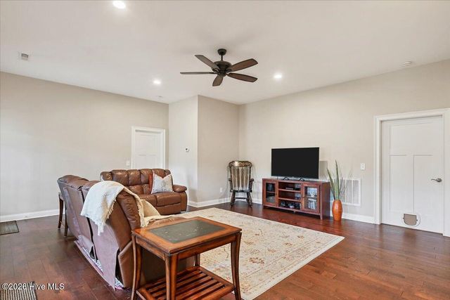 9 Banning Drive, Whispering Pines, NC 28327