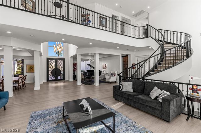 1901 Newport Bay Drive, Las Vegas, NV 89117