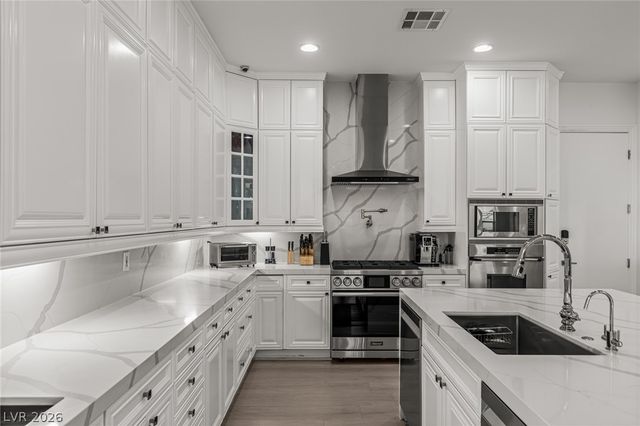 1901 Newport Bay Drive, Las Vegas, NV 89117