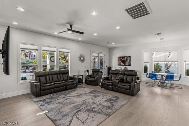 1901 Newport Bay Drive, Las Vegas, NV 89117