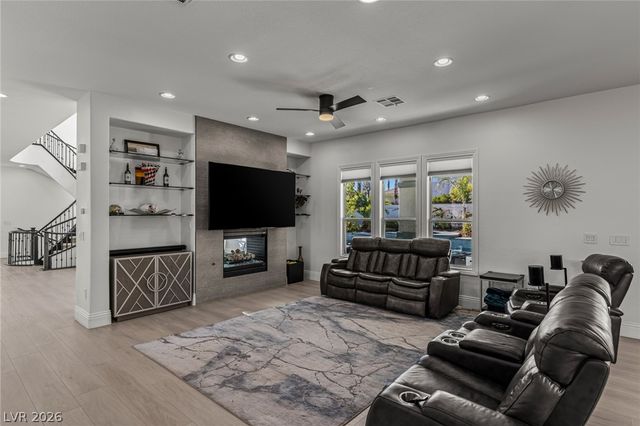 1901 Newport Bay Drive, Las Vegas, NV 89117