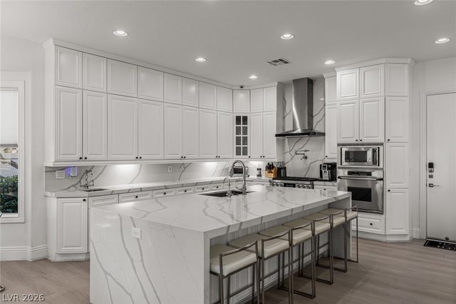 1901 Newport Bay Drive, Las Vegas, NV 89117