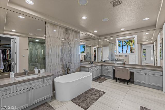 1901 Newport Bay Drive, Las Vegas, NV 89117