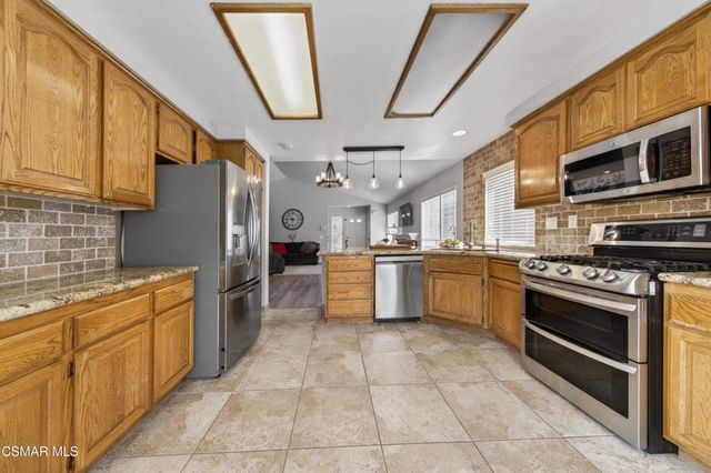 3072 Lamplighter Street, Simi Valley, CA 93065