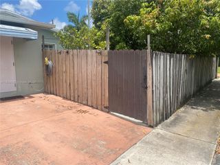 7750 NW 5th St 2, Pembroke Pines, FL 33024
