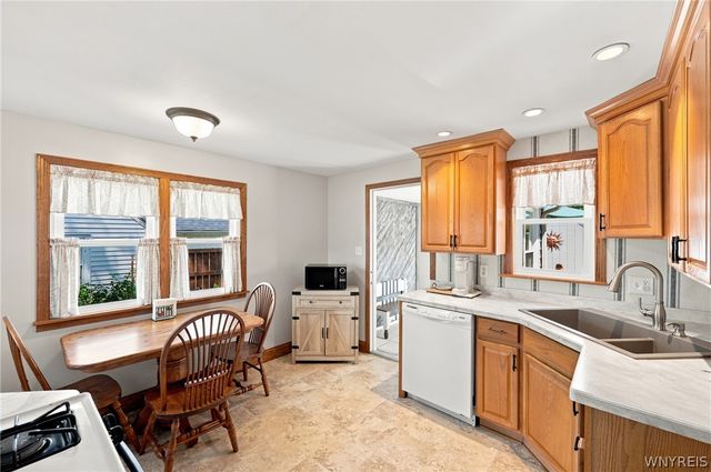 28 Cloverdale Road, Cheektowaga, NY 14225