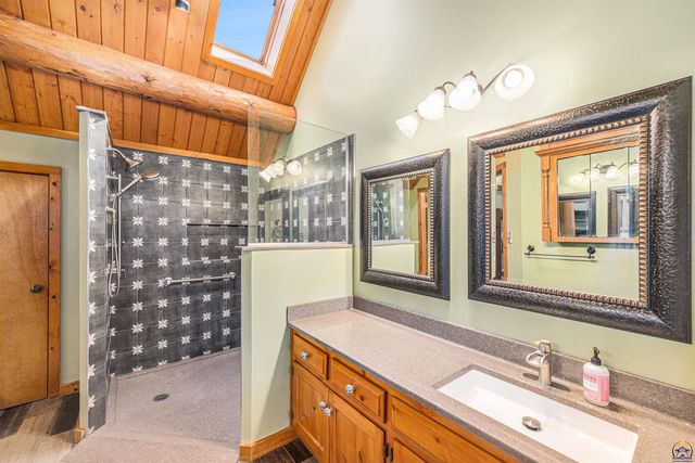 1643 SW Hodges RD, Topeka, KS 66615