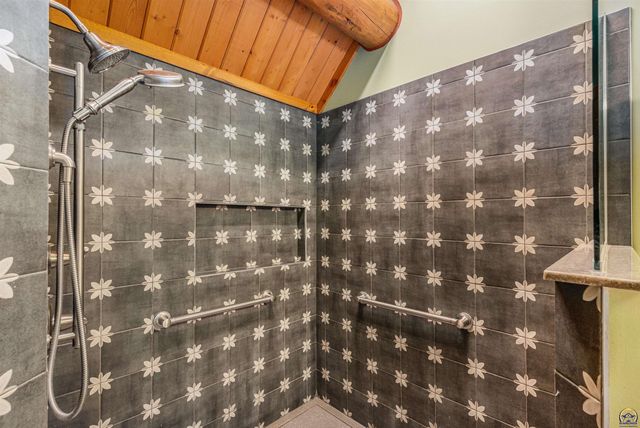 1643 SW Hodges RD, Topeka, KS 66615