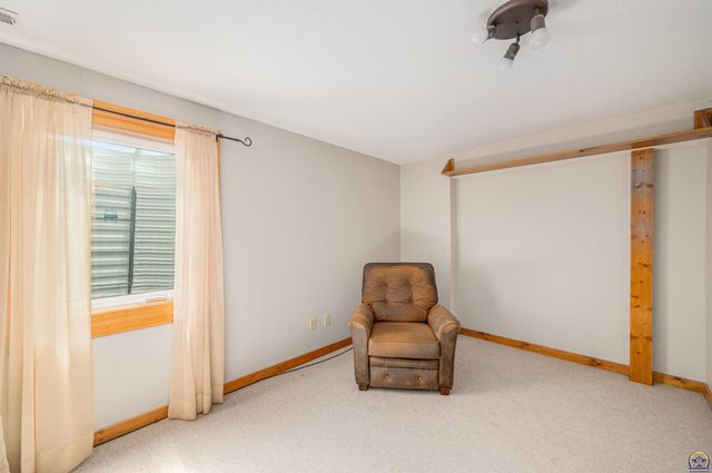 1643 SW Hodges RD, Topeka, KS 66615