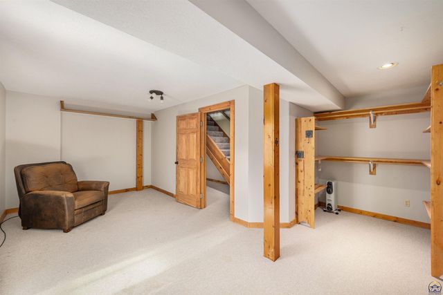 1643 SW Hodges RD, Topeka, KS 66615