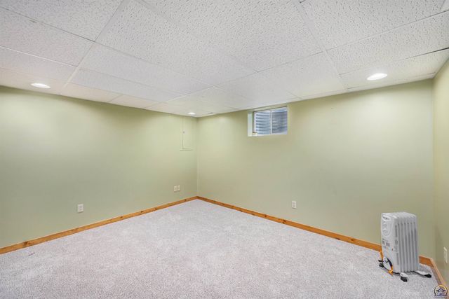 1643 SW Hodges RD, Topeka, KS 66615