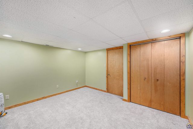 1643 SW Hodges RD, Topeka, KS 66615