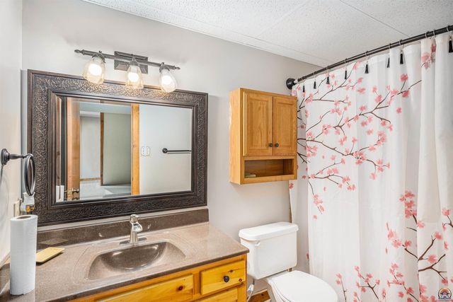 1643 SW Hodges RD, Topeka, KS 66615